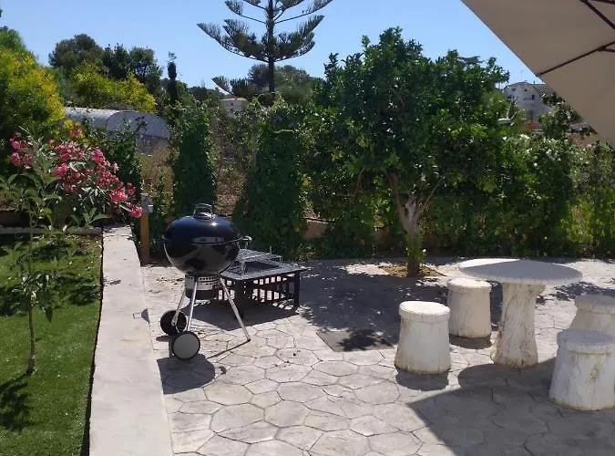 Escapada De Ciudad Al Aire Libre Con Jardin Privado, Tranquilo Y Romantico * Calafell